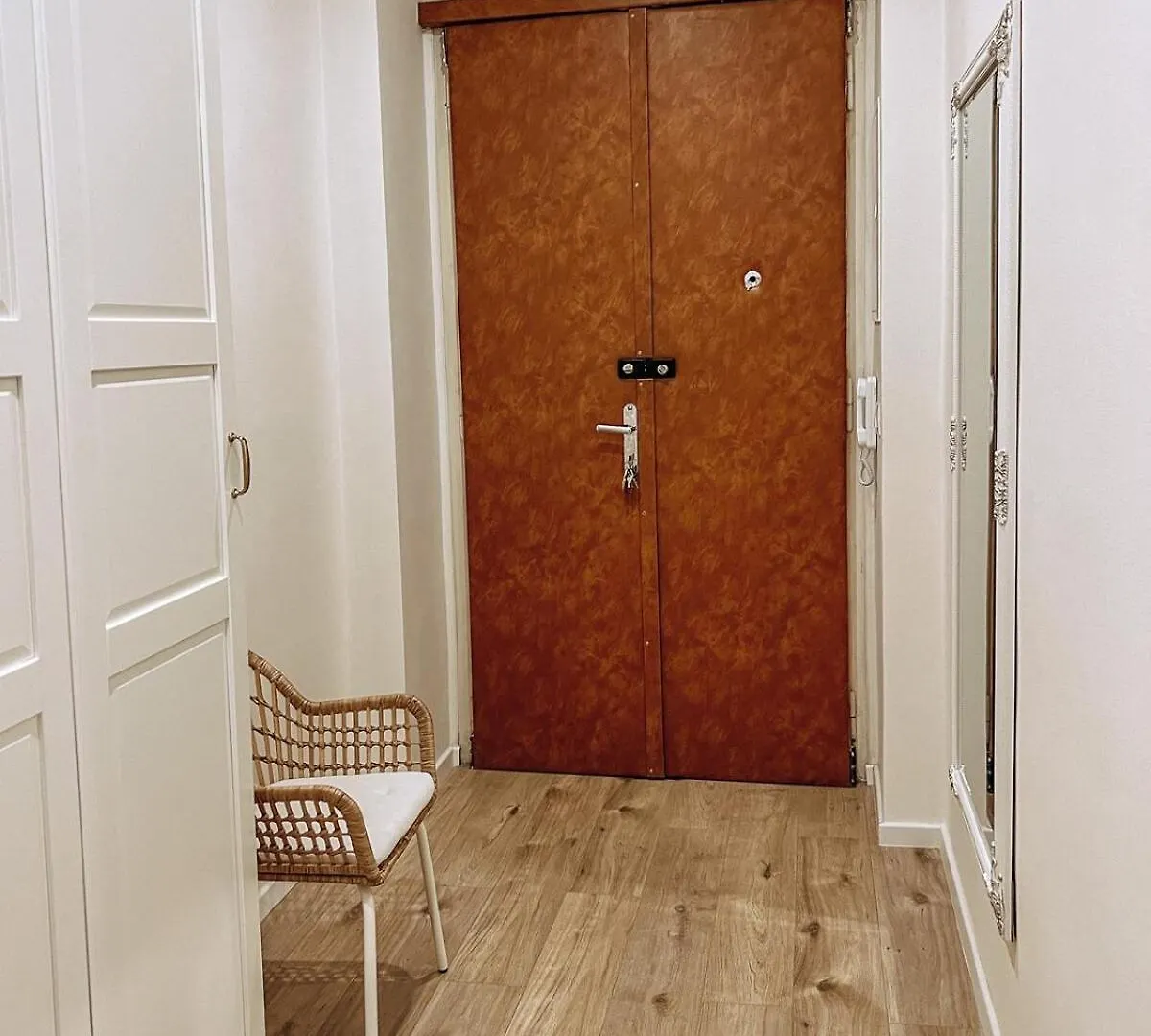 Apartment Stylish 1 Bedroom Plus Office At Amazing Location Prague
