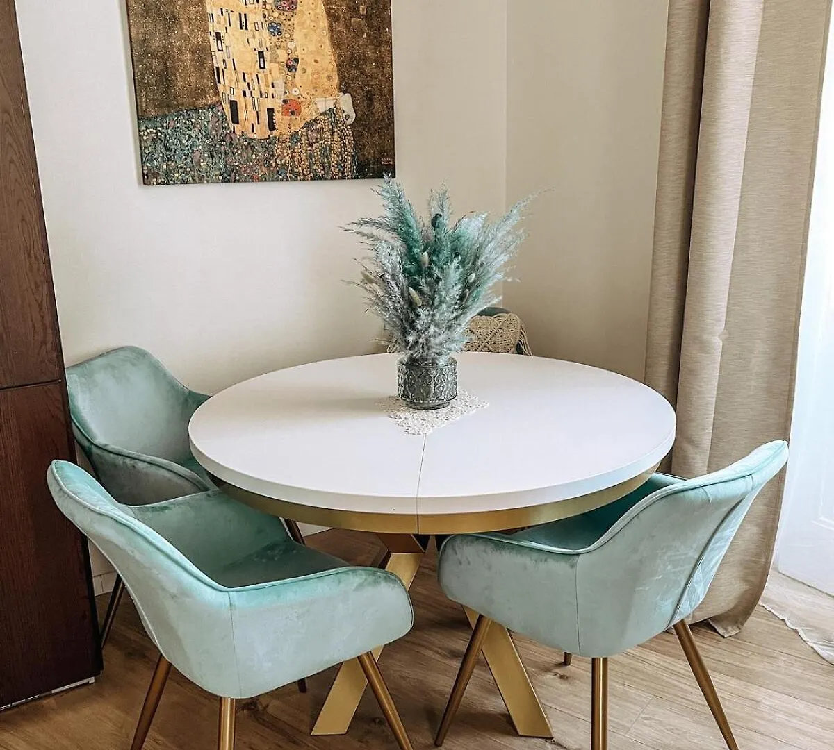 Stylish 1 Bedroom Plus Office At Amazing Location Prague Apartment