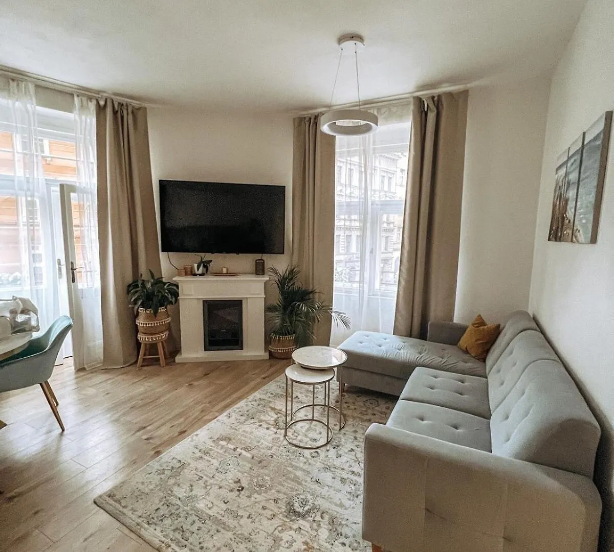 Stylish 1 Bedroom Plus Office At Amazing Location Prague