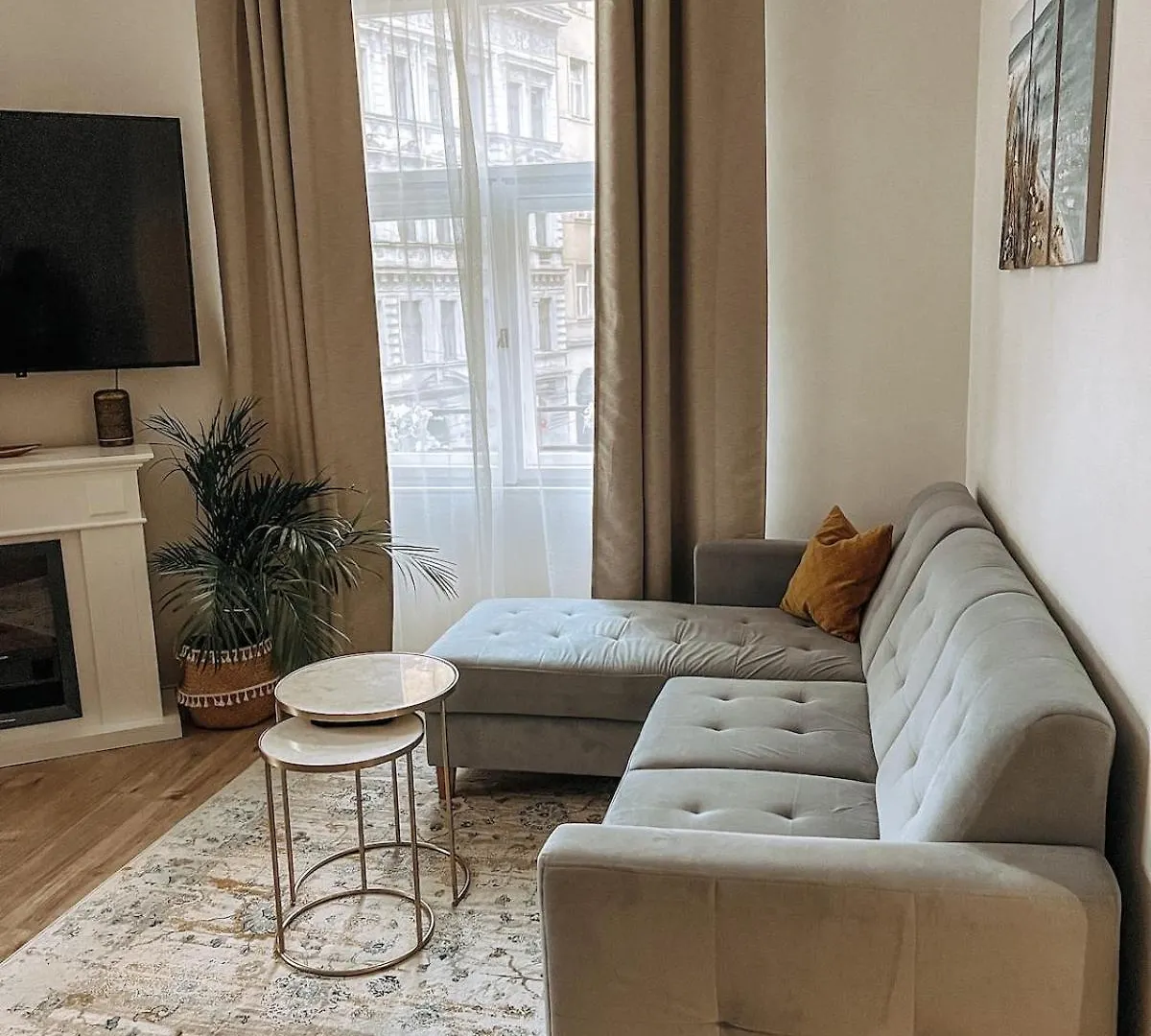 Stylish 1 Bedroom Plus Office At Amazing Location Prague 0*,